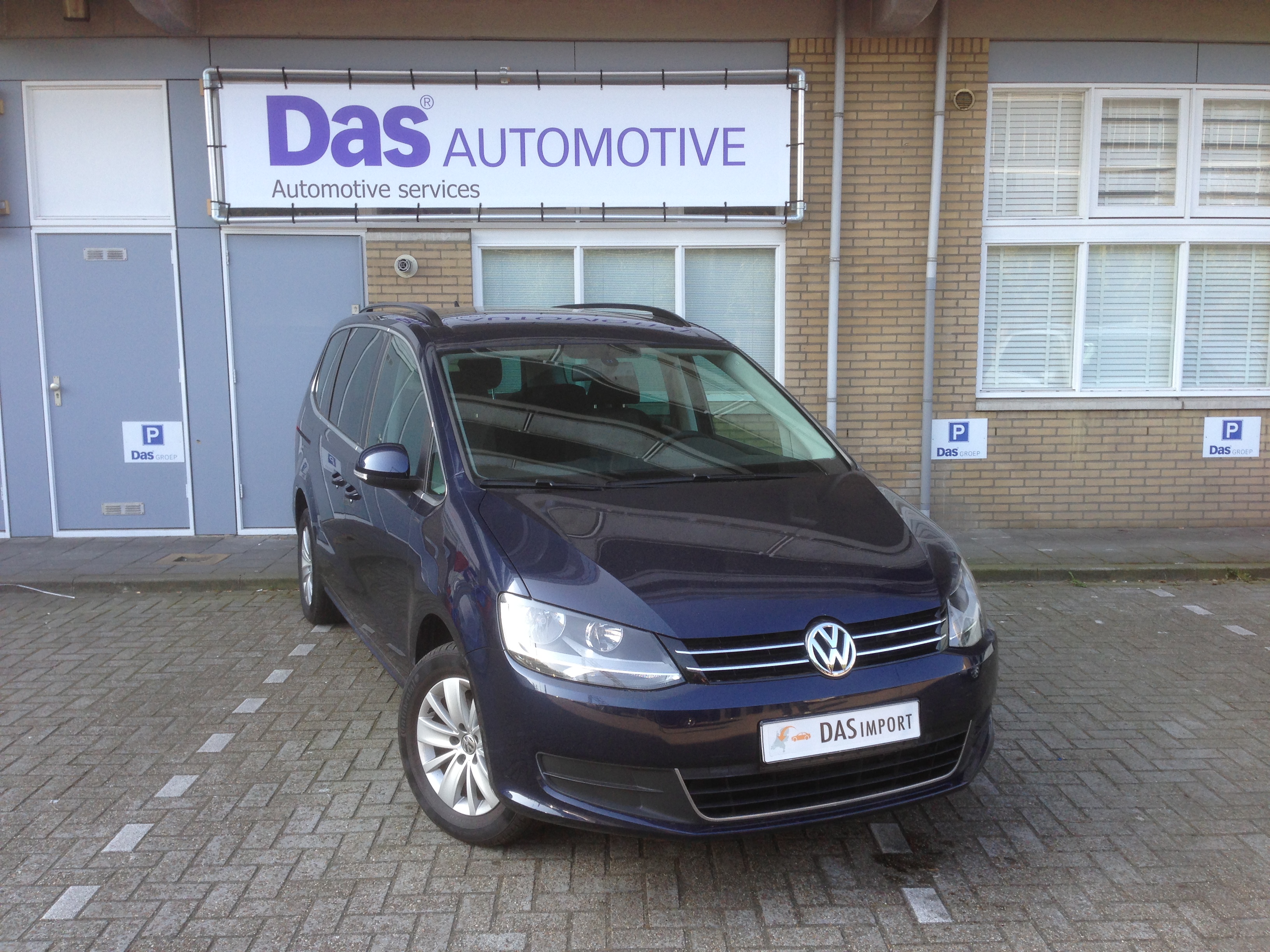 Importauto: Volkswagen Sharan - 2.0 TDI Comfortline 1/2011