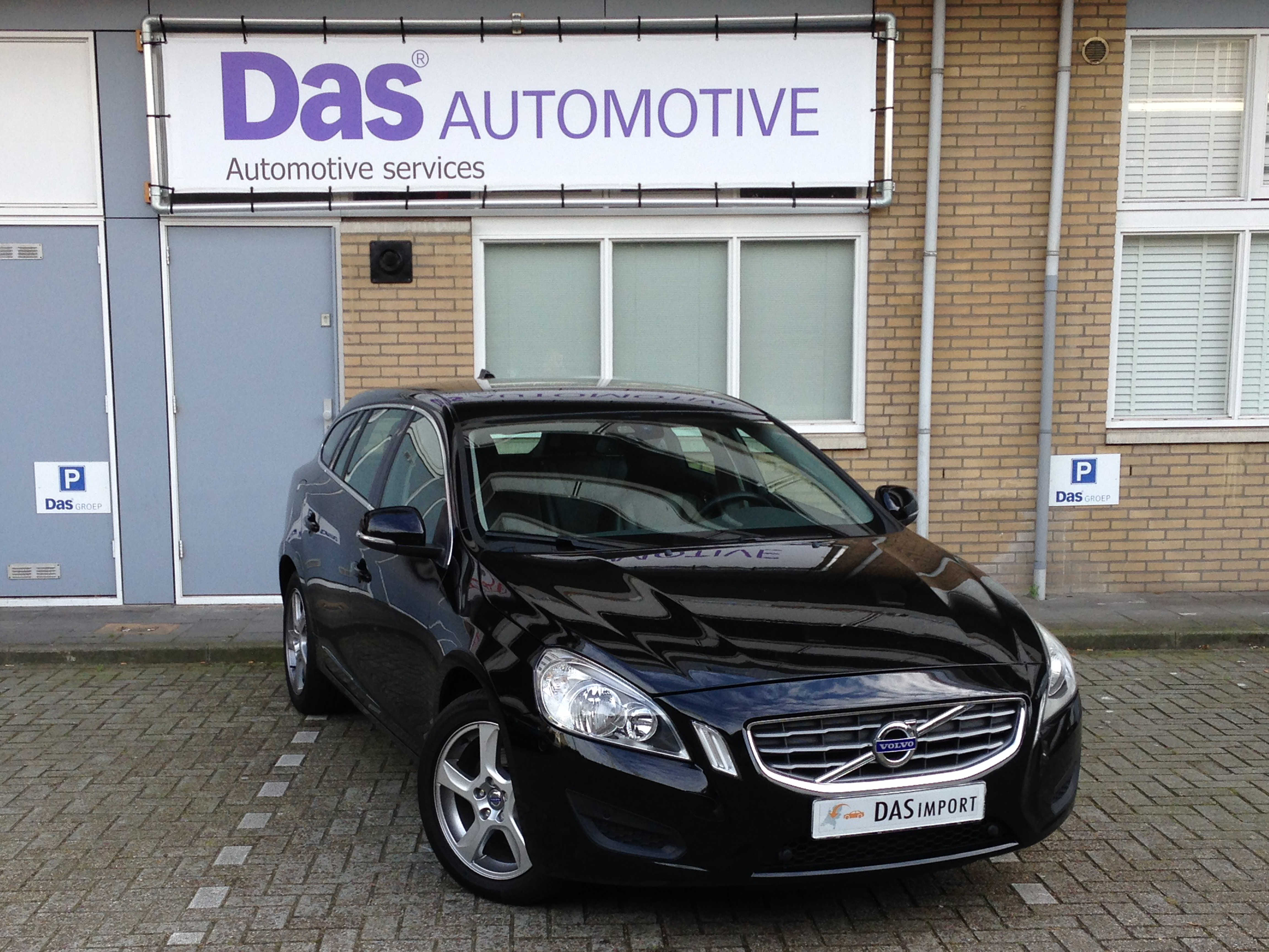 Importauto: Volvo V60 1.6 D Drive Momentum 6/2011