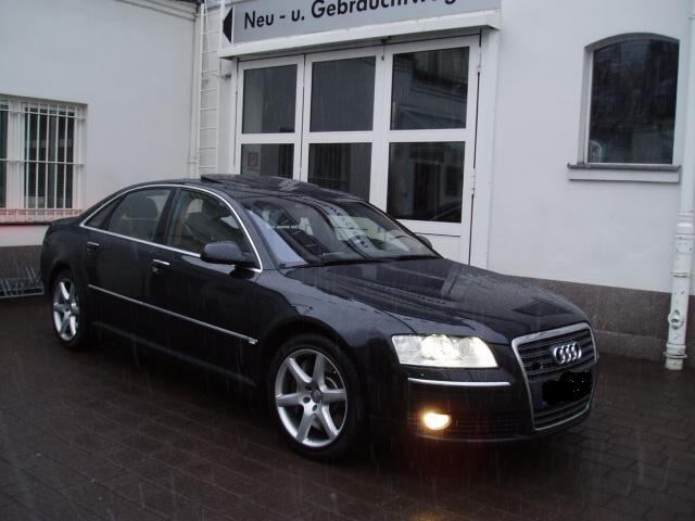 Importauto: Audi A8 4.2 TDI DPF quattro Nieuwprijs €178000,- 4/2006