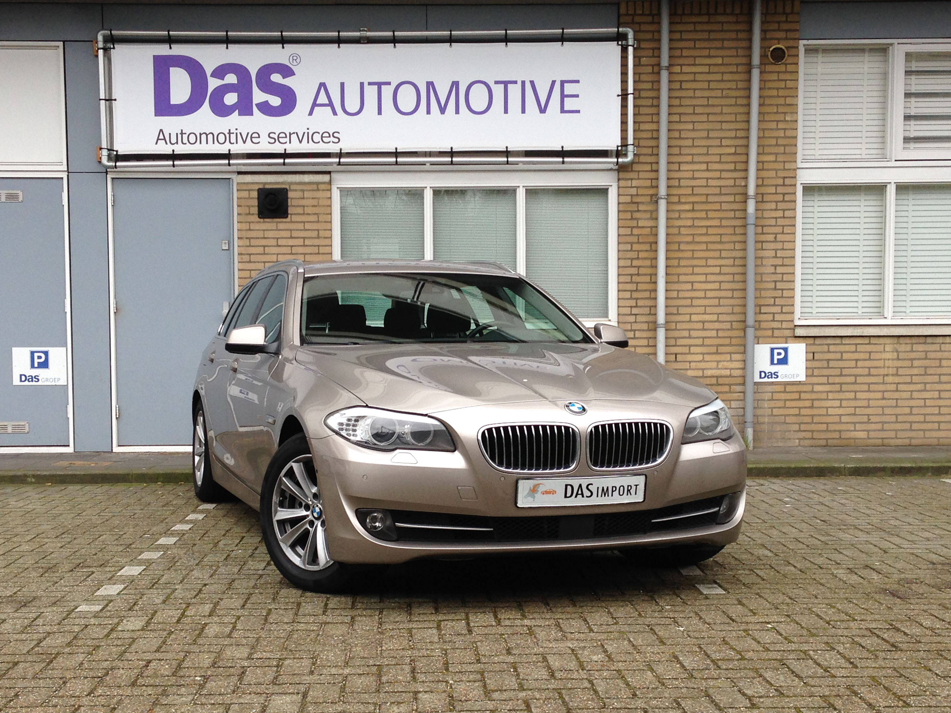 Importauto: BMW 523iA Touring 8/2011