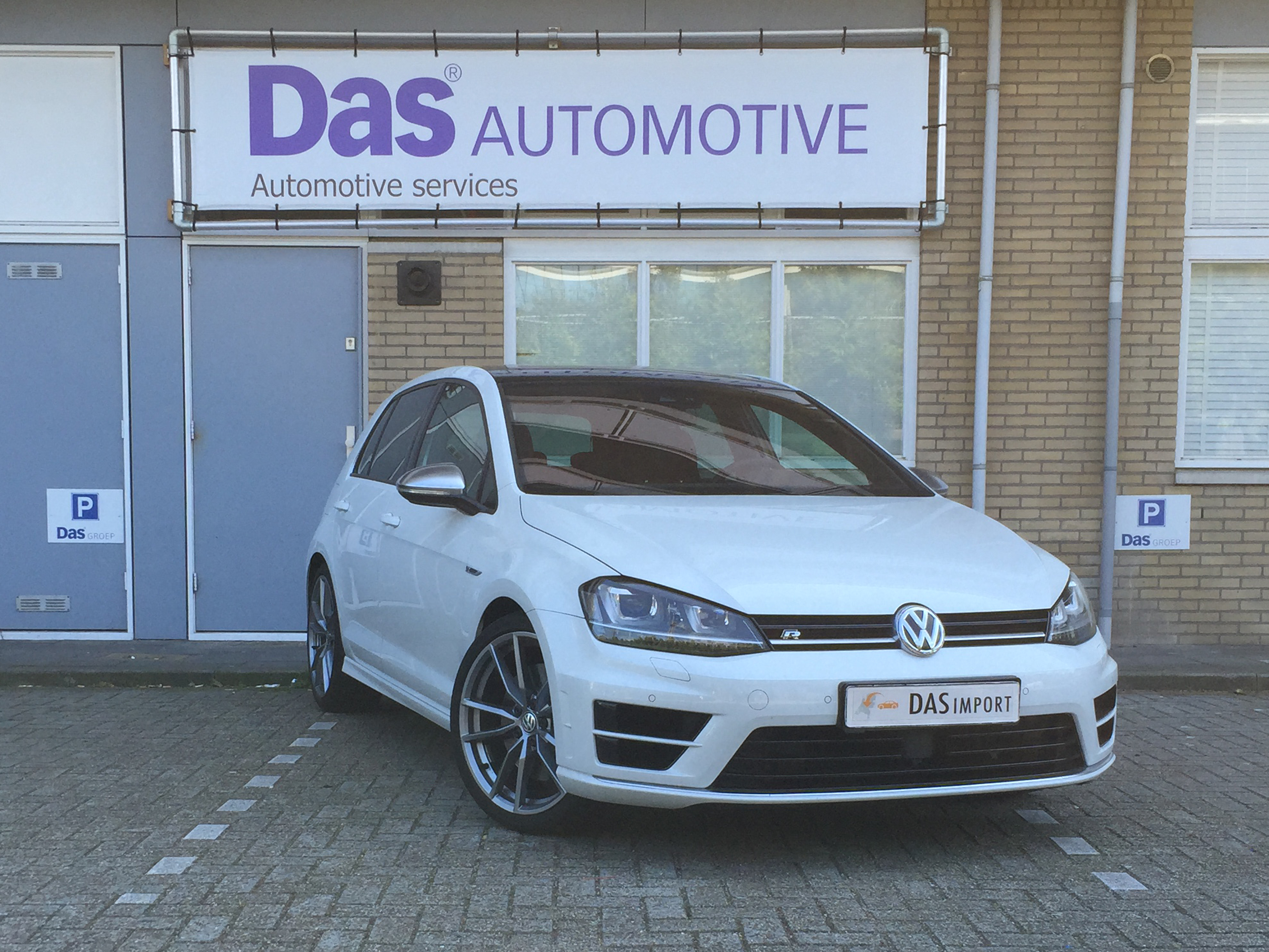 Importauto: Volkswagen Golf VII 2.0 TSI 5d 221kW R 4Motion BMT DSG 4/2014