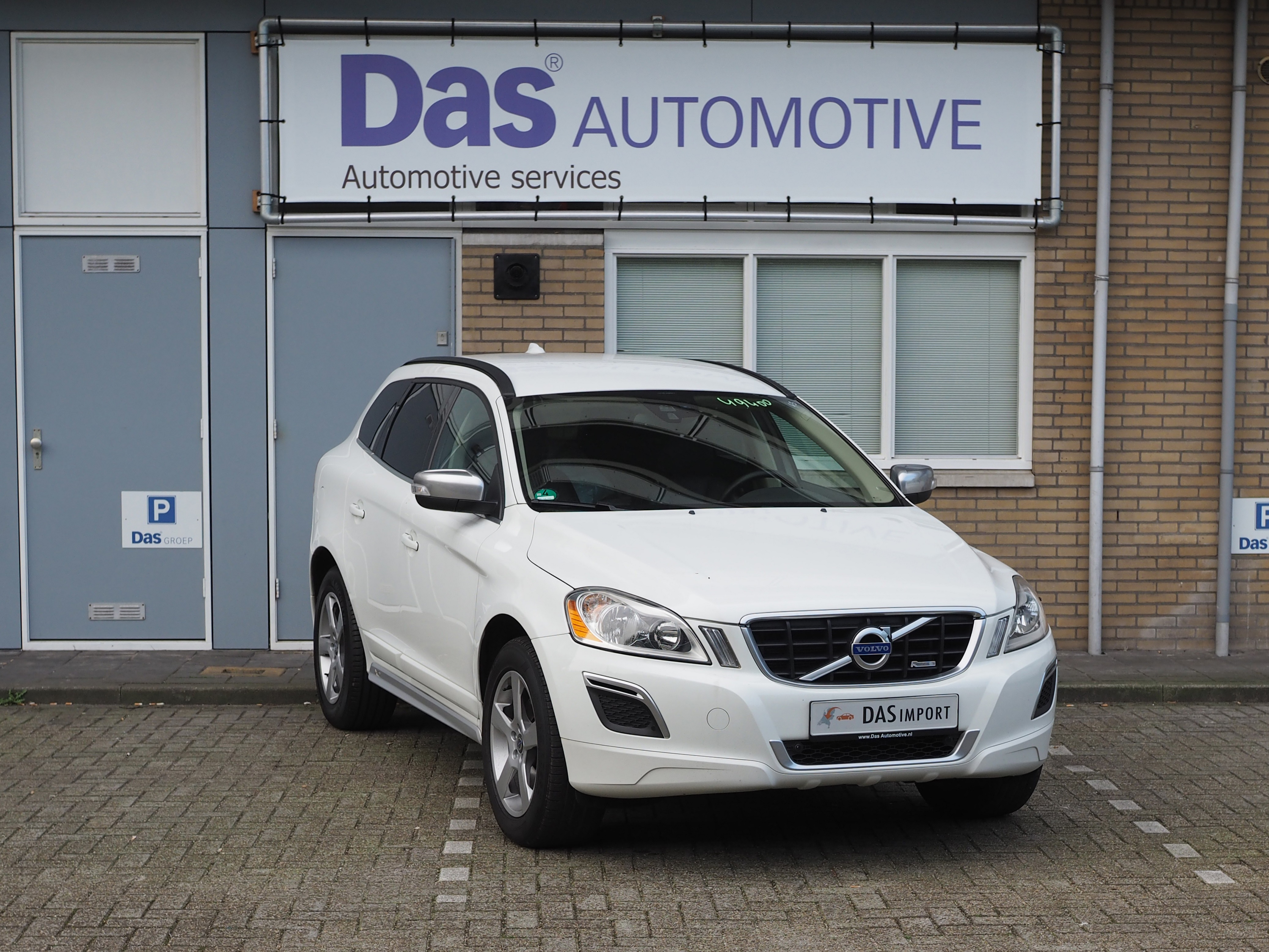 Importauto: Volvo XC60 D3 R-Design Drive 1/2012