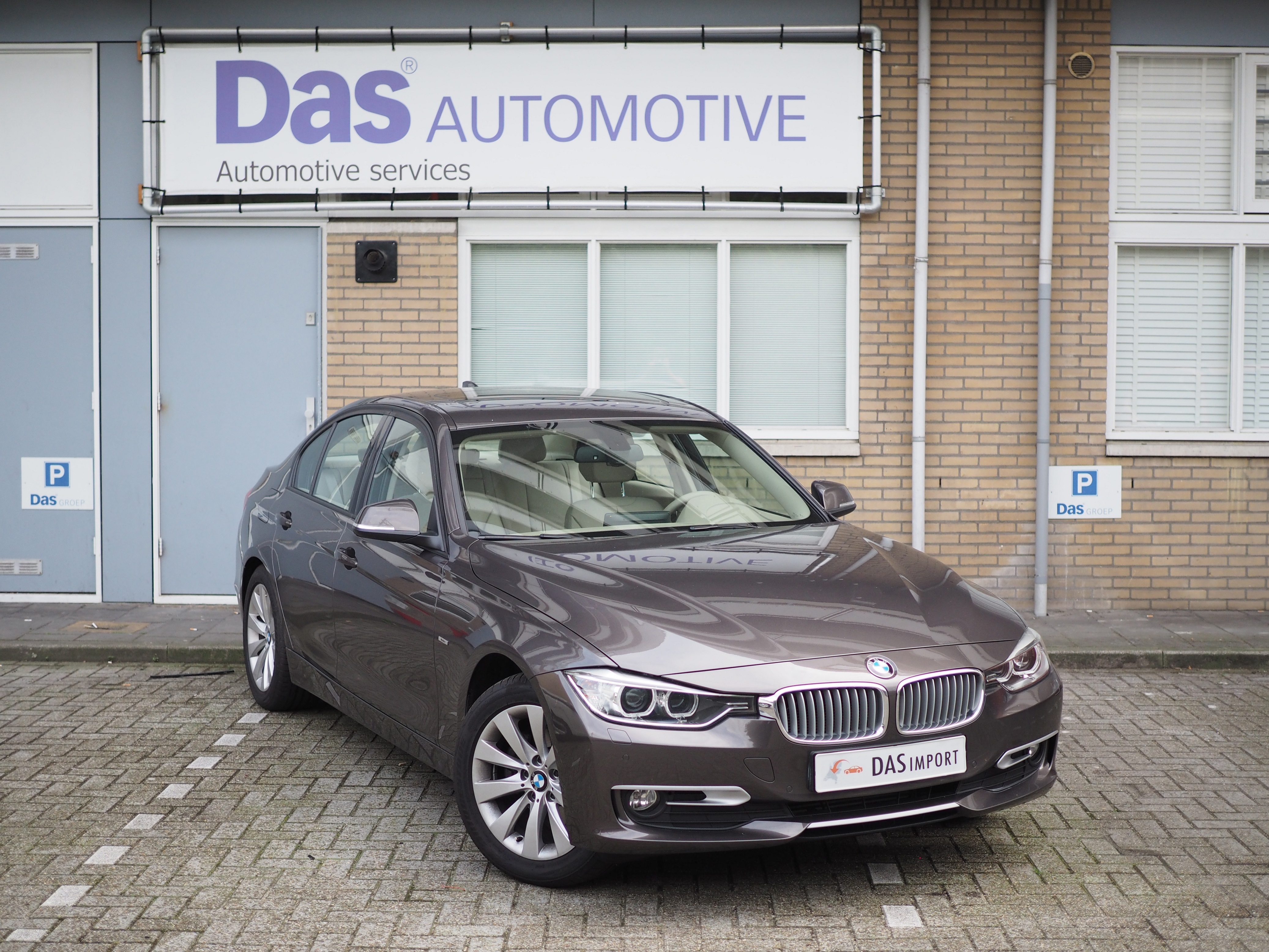 Importauto: BMW 320dA Limousine Modern Line 10/2013