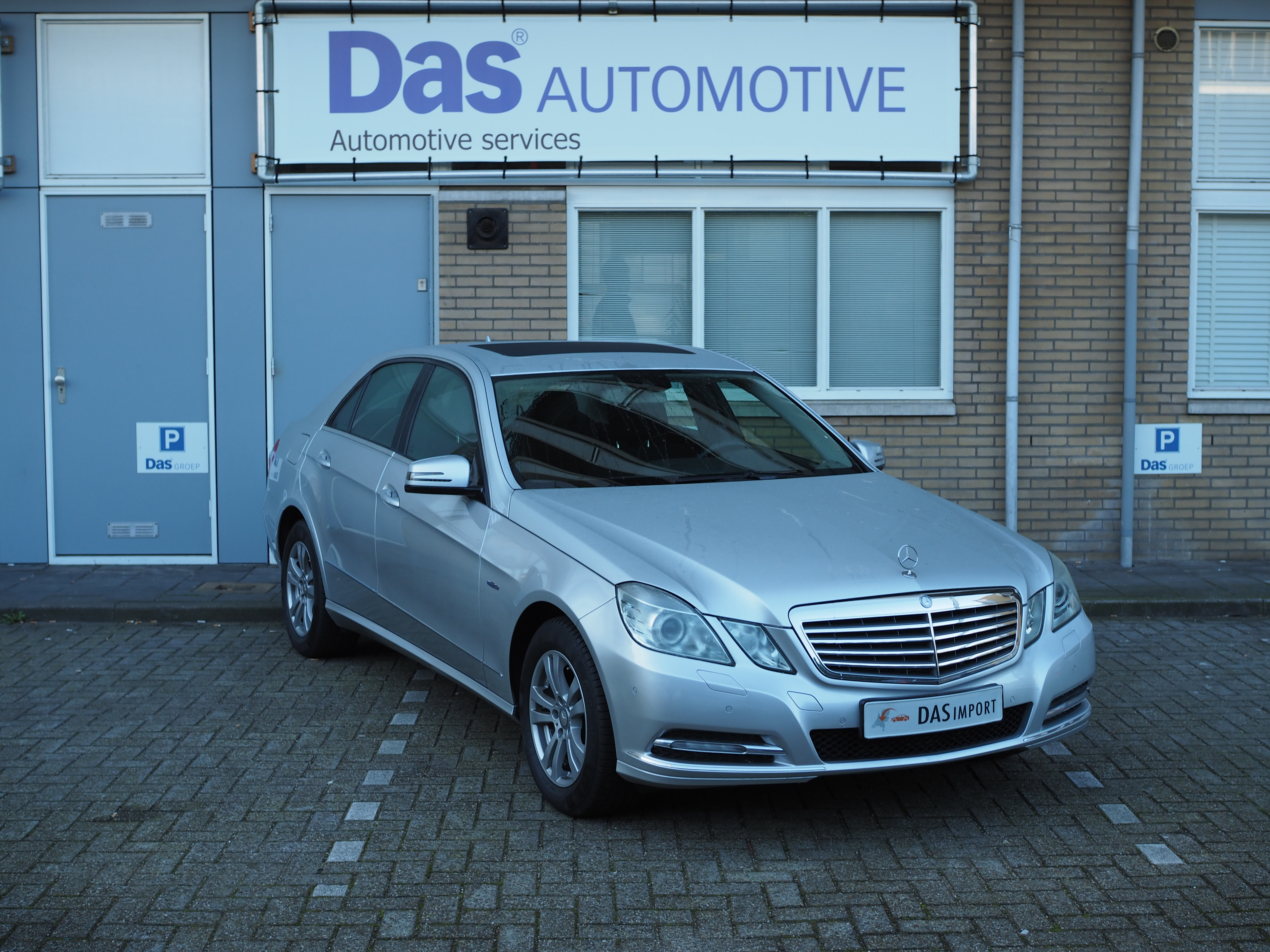 Importauto: Mercedes-Benz E250 BlueEfficiency Limousine 11/2011