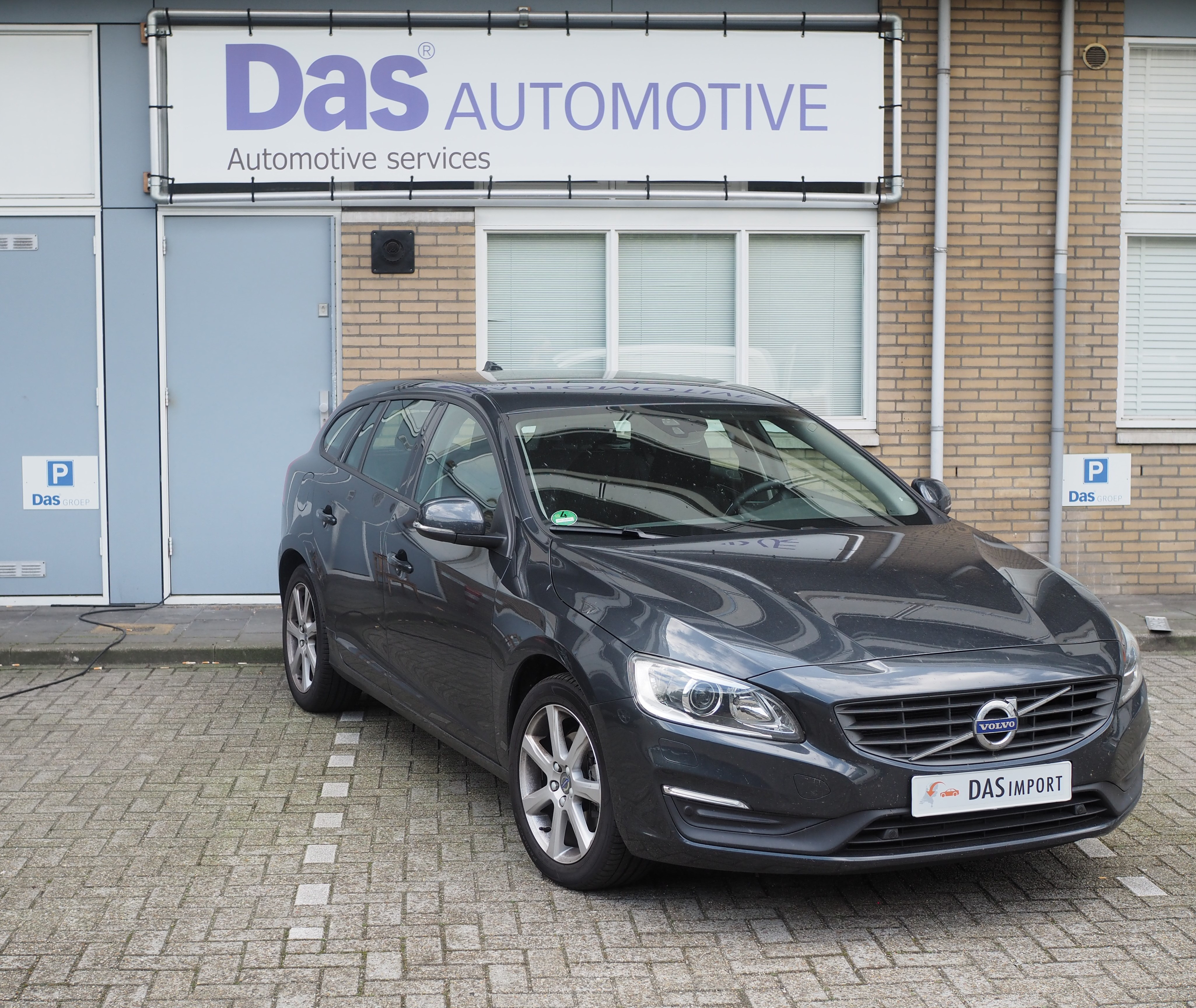 Importauto: Volvo V60 D3 Business Momentum 12/2015